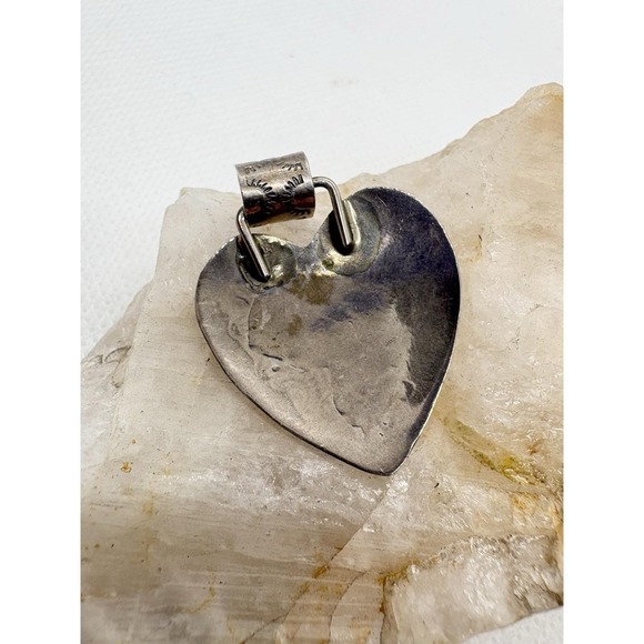 Vintage Sterling Silver Malachite Heart Pendant Stamped Design Southwestern 3.6g - Picture 5 of 7